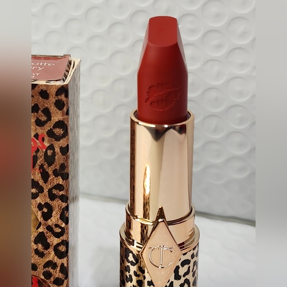 Charlotte Tilbury Hot Lips In Red Hot Susan - Picture 4 of 7